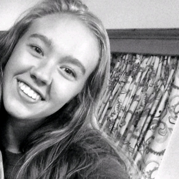 Meet your Posher, Jessica - Picture 1 of 1